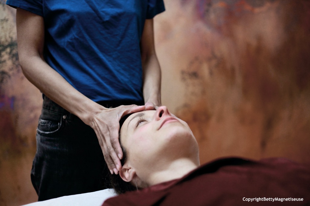 photo seance Betty magnetiseuse et pratique du Lahochi