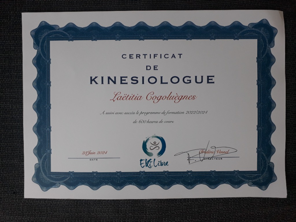 photo diplome Laetitia Cogoluègnes Kinésiologue certifiée