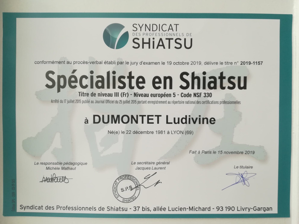 photo diplome Ludivine Dumontet - Shiatsu