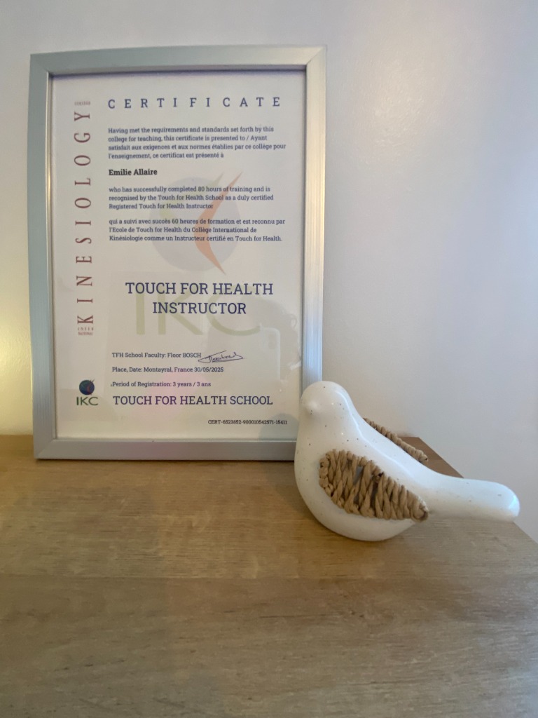 photo diplome Emilie ALLAIRE - E-Motion kinésiologie