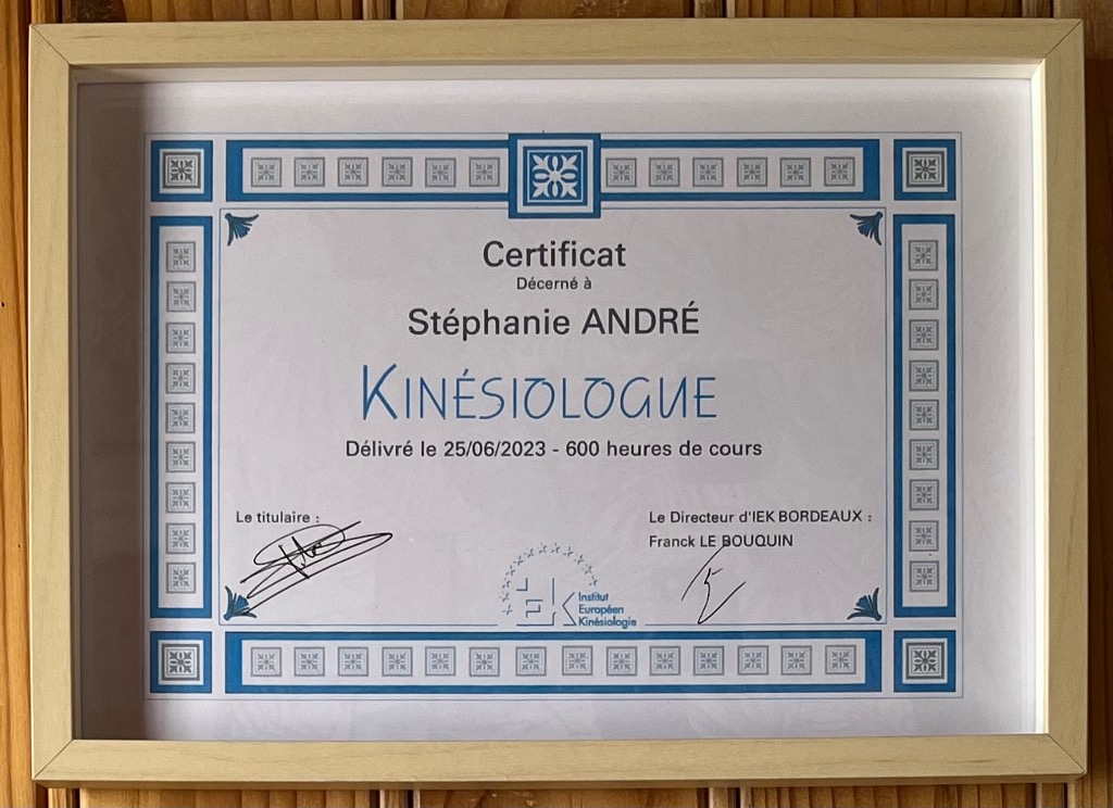 photo diplome Stéphanie André Kinésiologue Certifiée