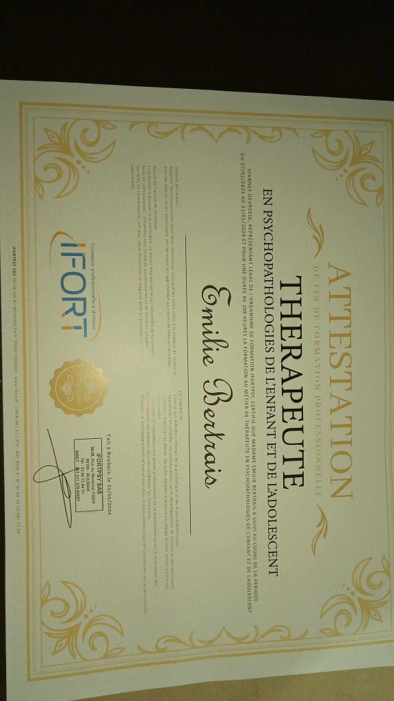 photo diplome Emily Thérapeute 