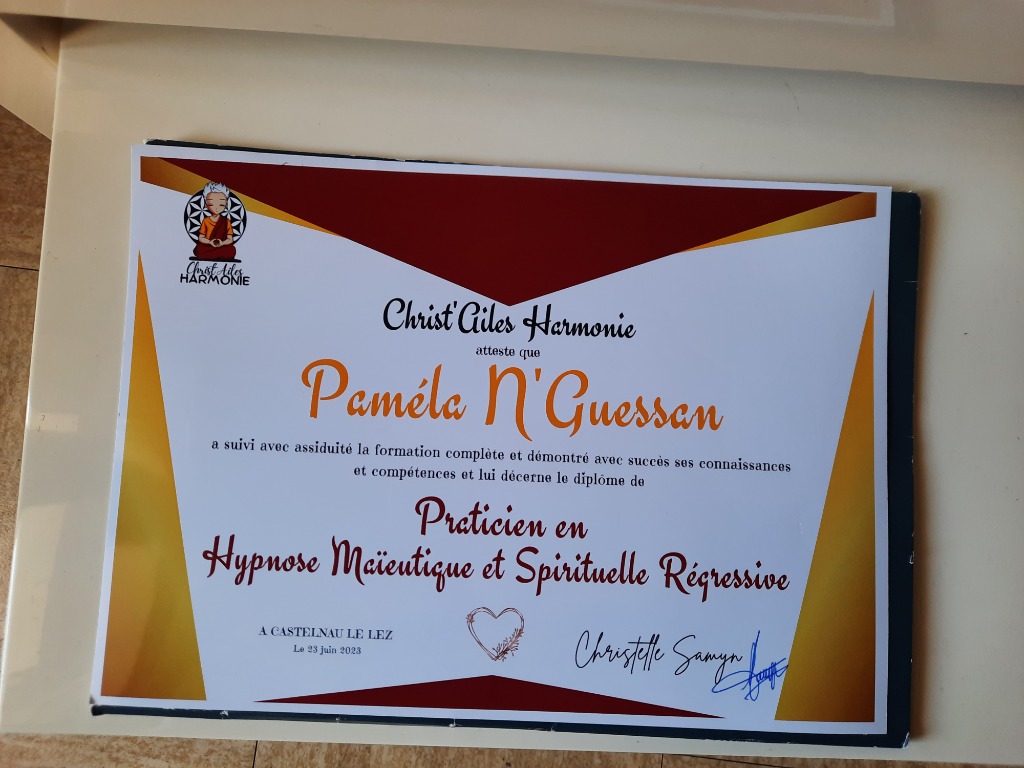 photo diplome Hypnose et Stratégies Créatives. Paméla N’GUESSAN
