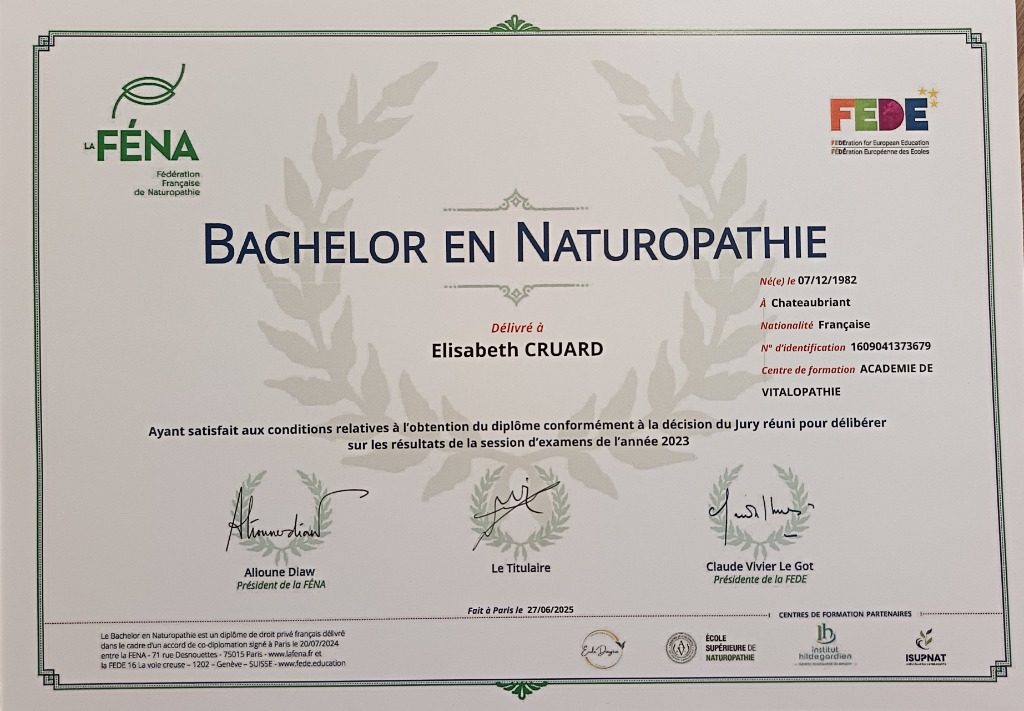 photo diplome Elisabeth Cruard Naturopathe