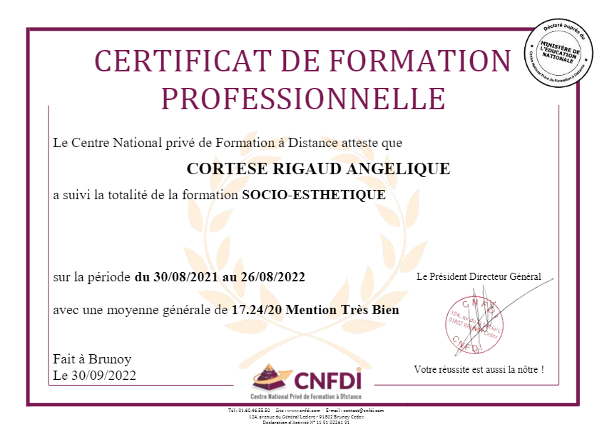 photo diplome Angélique CORTESE RIGAUD Socio Esthéticienne