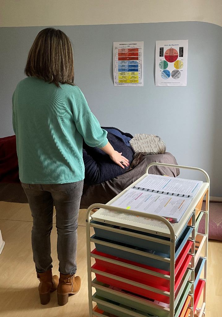 photo seance Magdalena VIRUES Kinésiologue