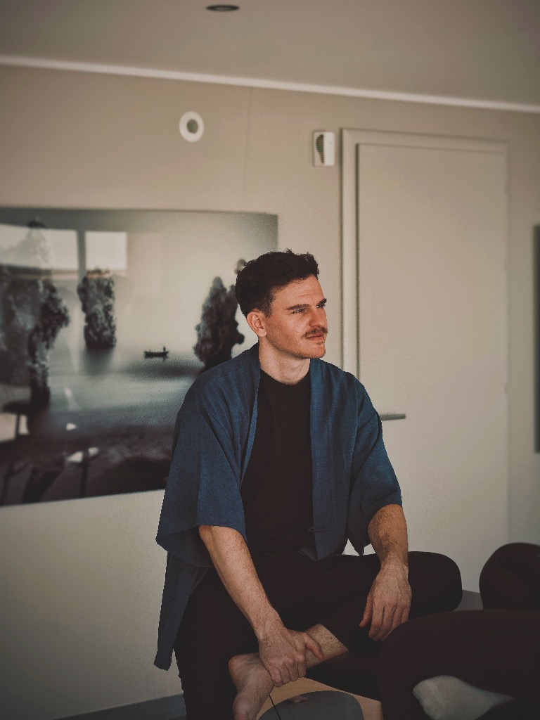 photo portrait Roman RAES //      Qi CLEANSING