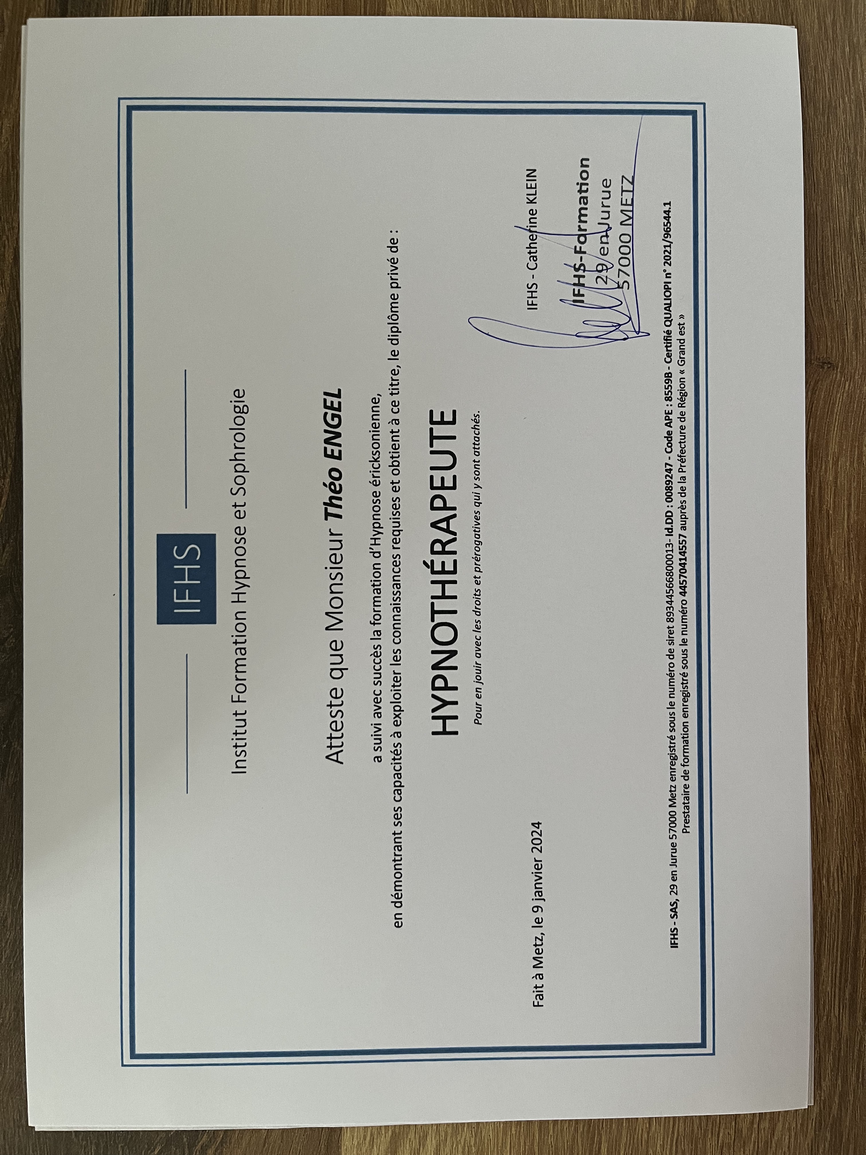photo diplome Théo HypnoMind