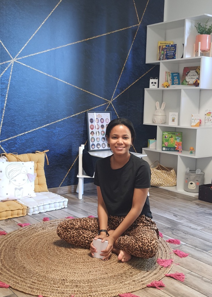 photo cabinet Hajara Poulioglou