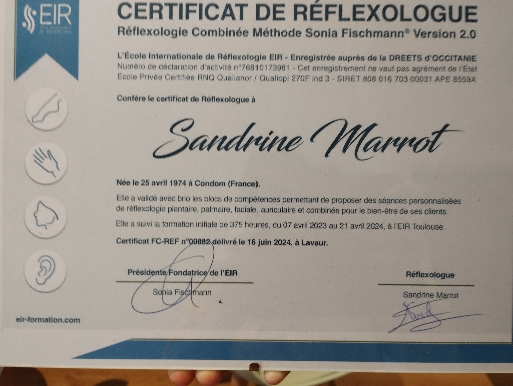 photo diplome Sandrine Marrot réflexologue Auch Gers
