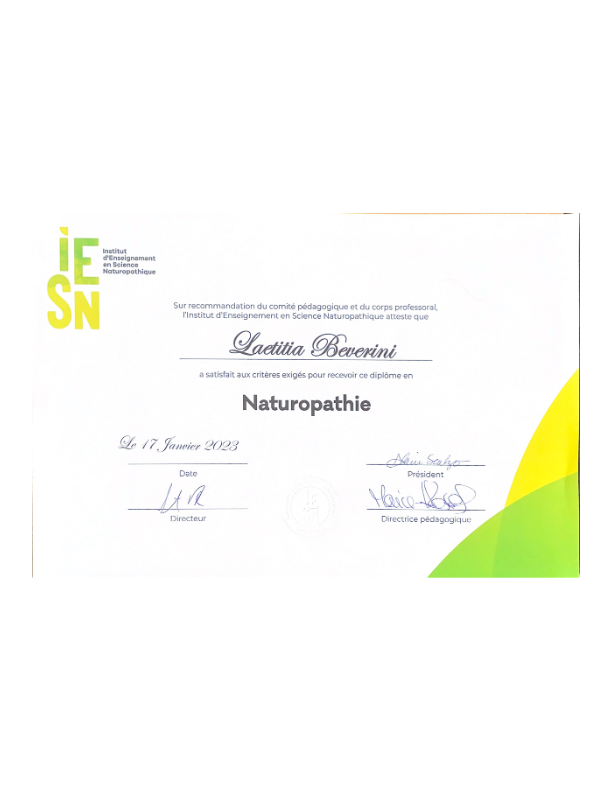 photo diplome Laëtitia Beverini Naturopathe 