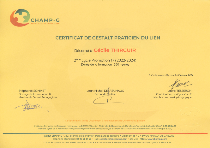 photo diplome Cécile Thircuir - En Équilibres Créatifs