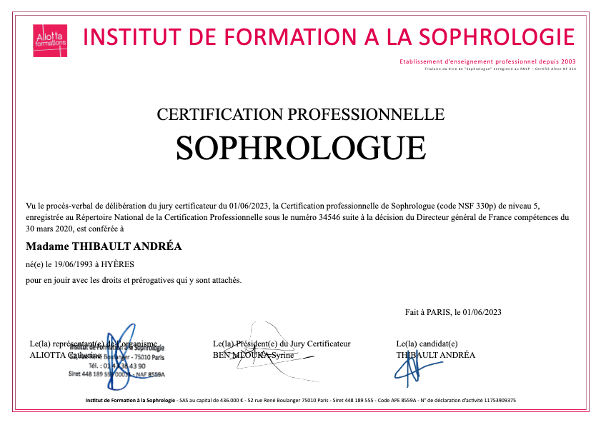 photo diplome Andréa Thibault Sophrologue