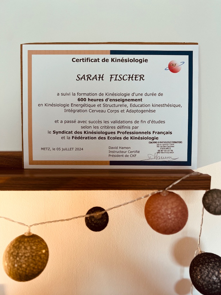 photo diplome Sarah kinésiologie (Fischer)