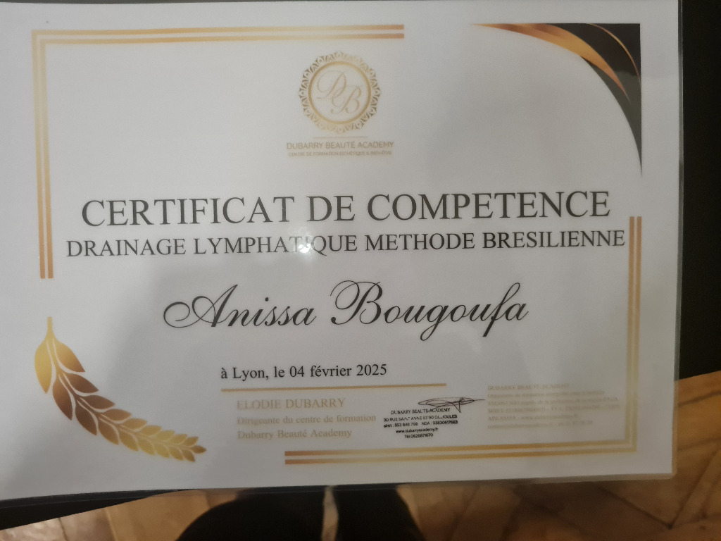 photo diplome Anissa BOUGOUFA