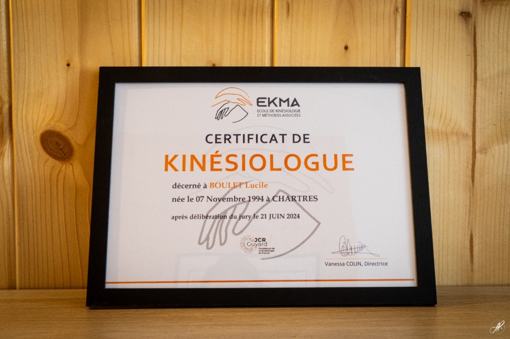 photo diplome Lucile Boulet Kinésiologie
