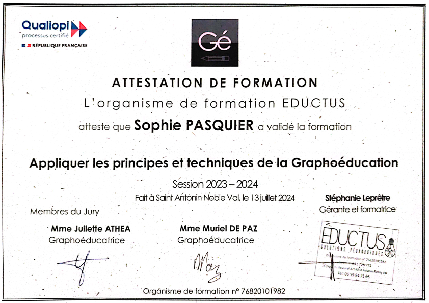 photo diplome Sophie Pasquier Graphoéducatrice