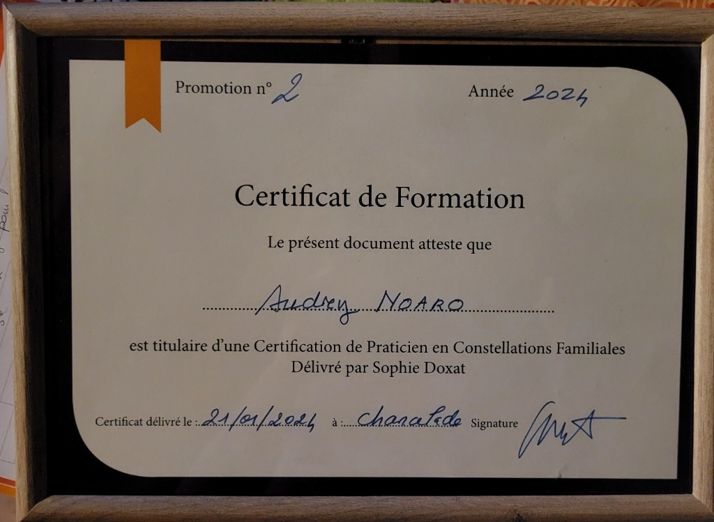 photo diplome Audrey NOARO - De mes racines à mes ailes