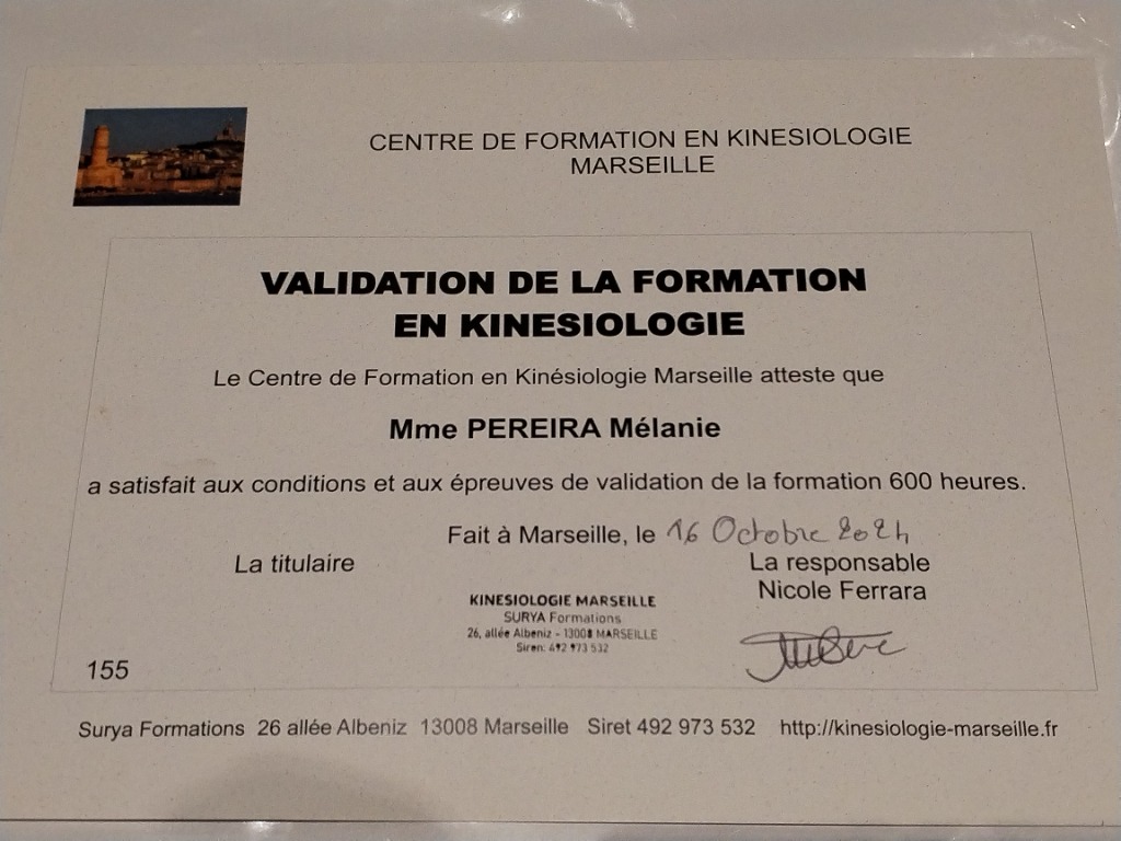 photo diplome Mélanie Pereira Kinésiologue 