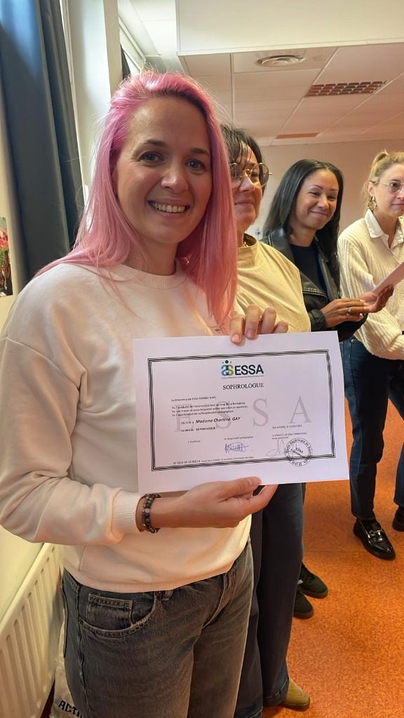 photo diplome Charlène Gay Sophrologue