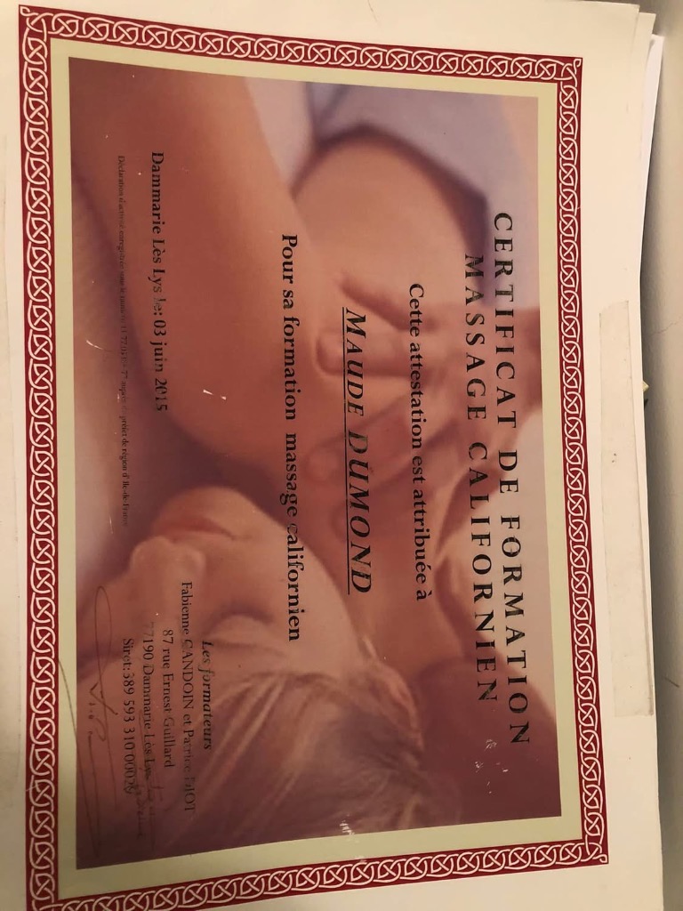 photo diplome Maude Dumond  Énergeticienne Massotherapeute