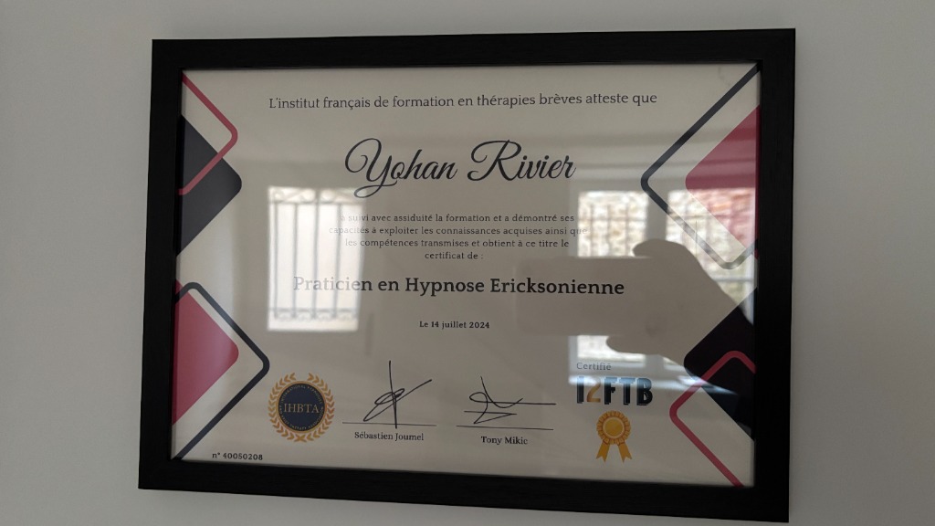 photo diplome Yohan-Hypnose