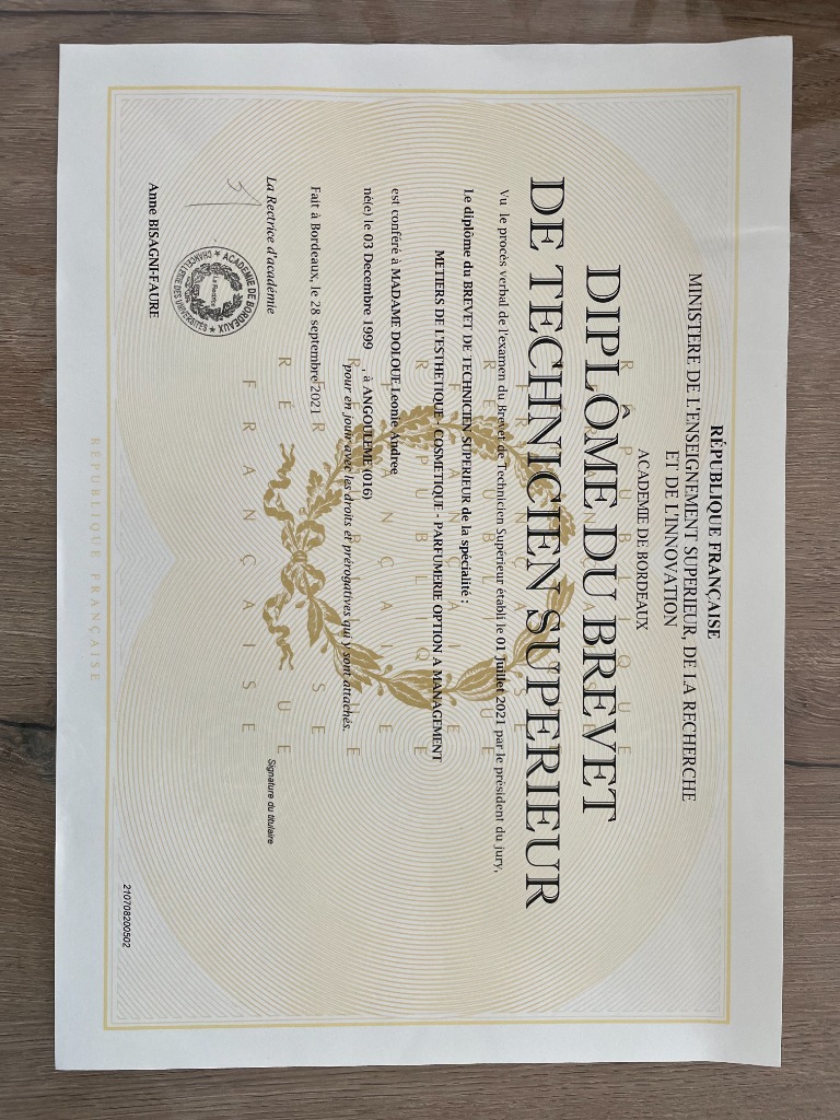 photo diplome Léonie Doloue Fit Cupping