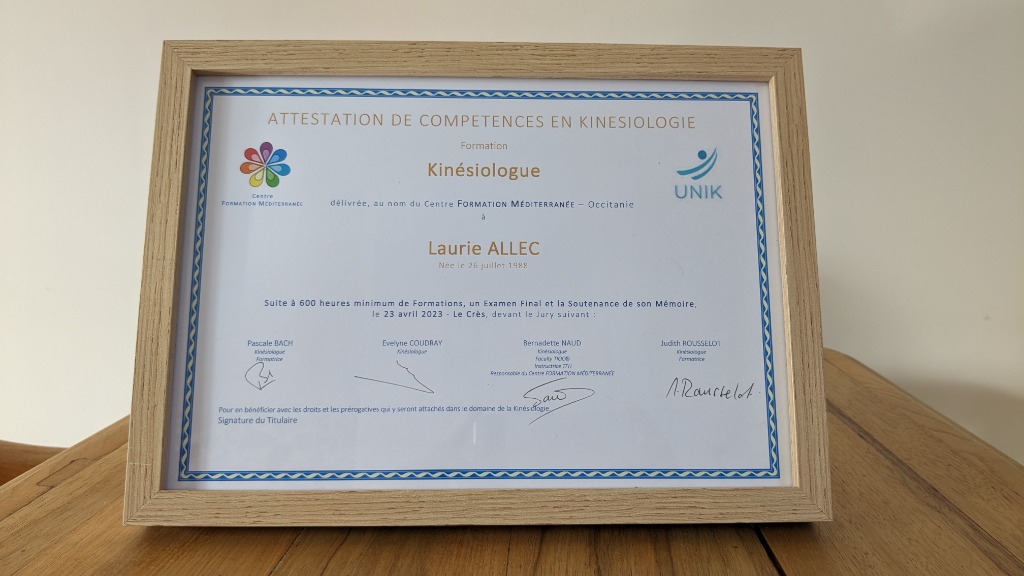 photo diplome Laurie Allec Kinésiologie
