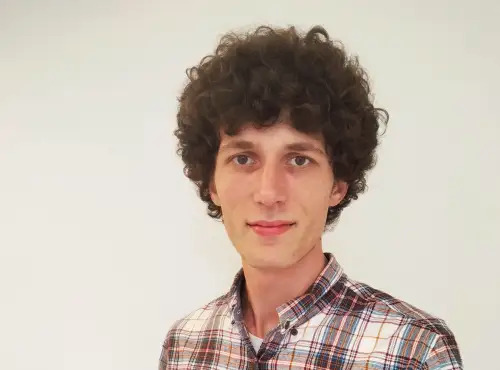 photo portrait César Mebroukine - Psychologue