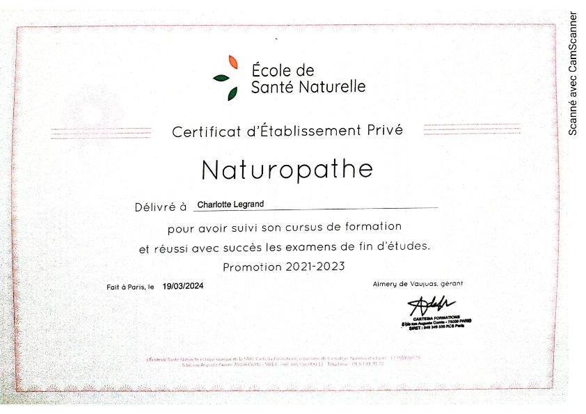 photo diplome Charlotte Legrand Naturopathe