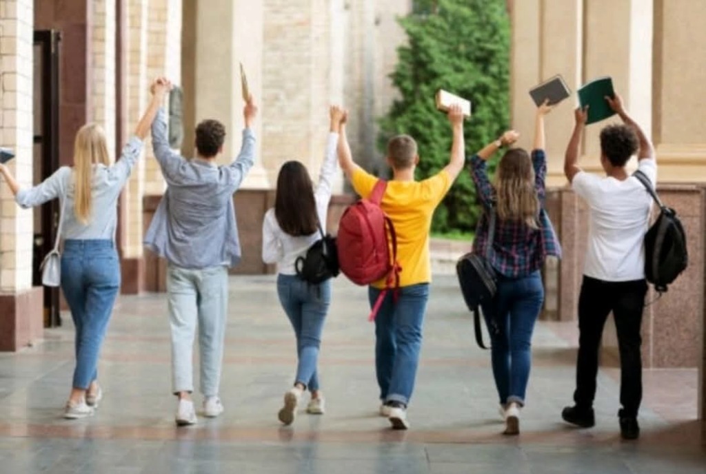 illustration 𝐀𝐮 𝐭𝐨𝐩 𝐩𝐨𝐮𝐫 𝐥𝐞𝐬 𝐞𝐱𝐚𝐦𝐞𝐧𝐬 ! 🚀🧑‍🎓👏