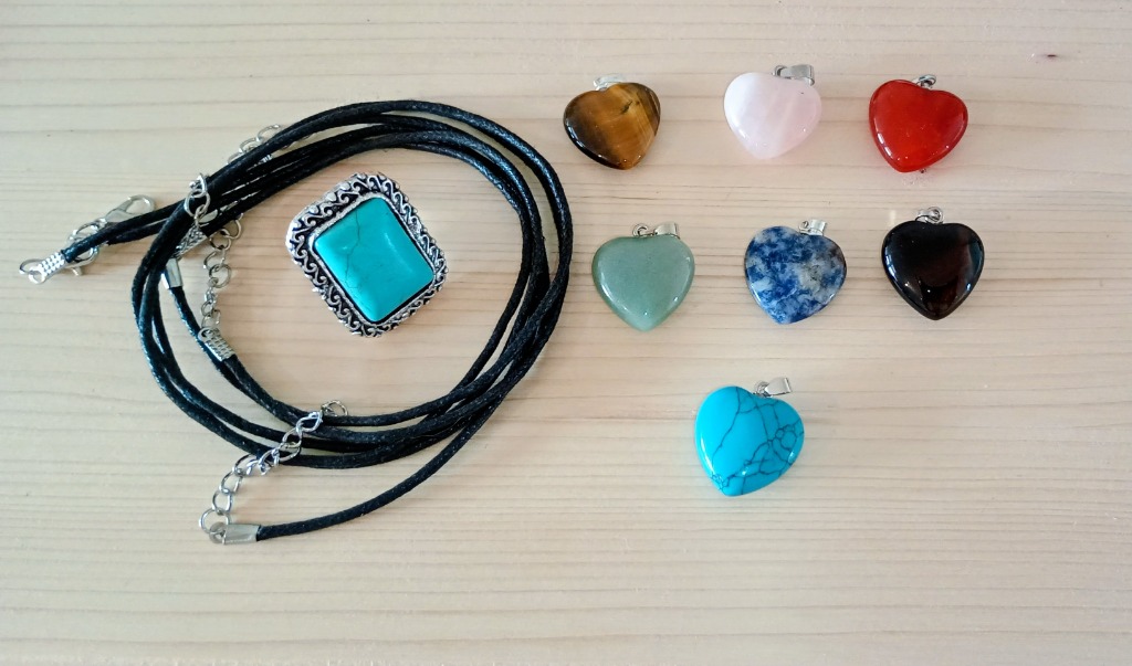 illustration Bijoux en pierres naturelles