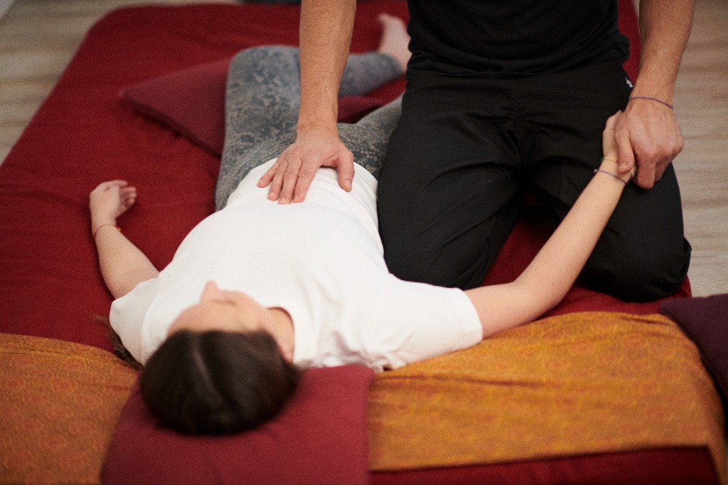 illustration Fatigue persistante : comment le massage shiatsu peut aider à retrouver de l’énergie – Paris 11 Bastille.