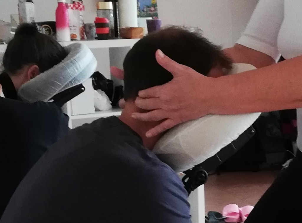 illustration SHIATSU SUR CHAISE