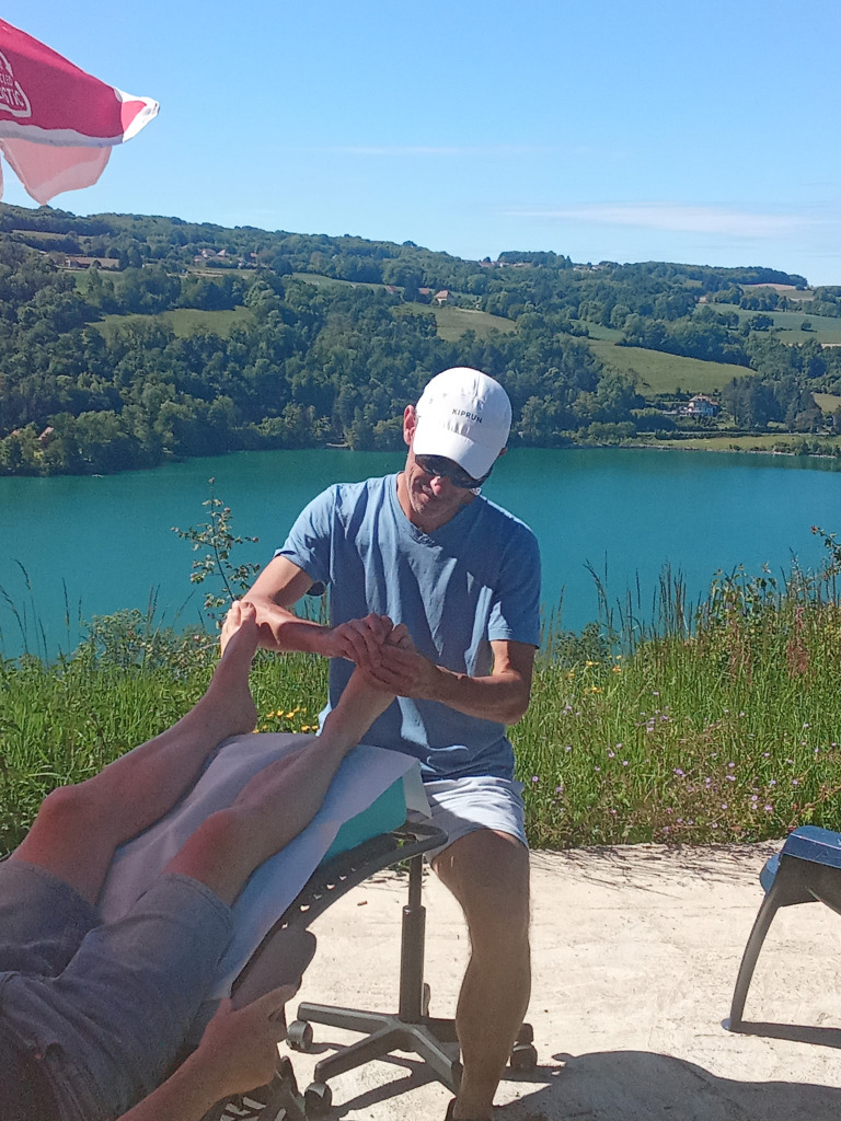 illustration Reflexologie en plein air, au-dessus du lac de Paladru !