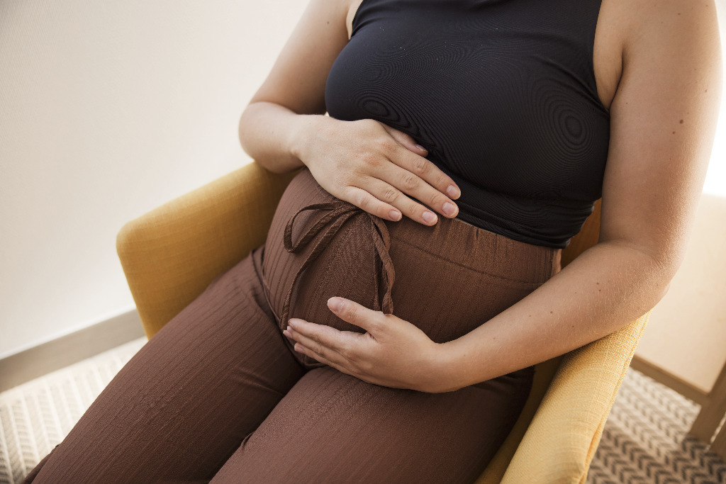 illustration Nouvel article de blog: 🤰 Sophrologie et grossesse : 5 bienfaits pour vivre une grossesse plus sereine