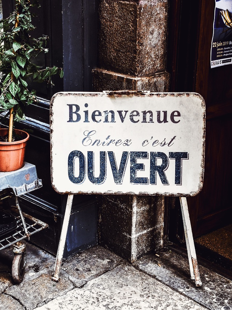 illustration Cabinet ouvert tout l’été