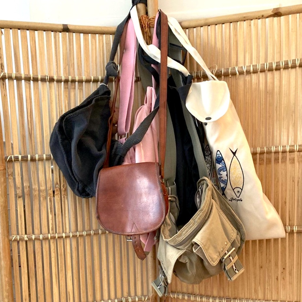 illustration Partir léger.e : alléger vos valises émotionnelles avant l'été