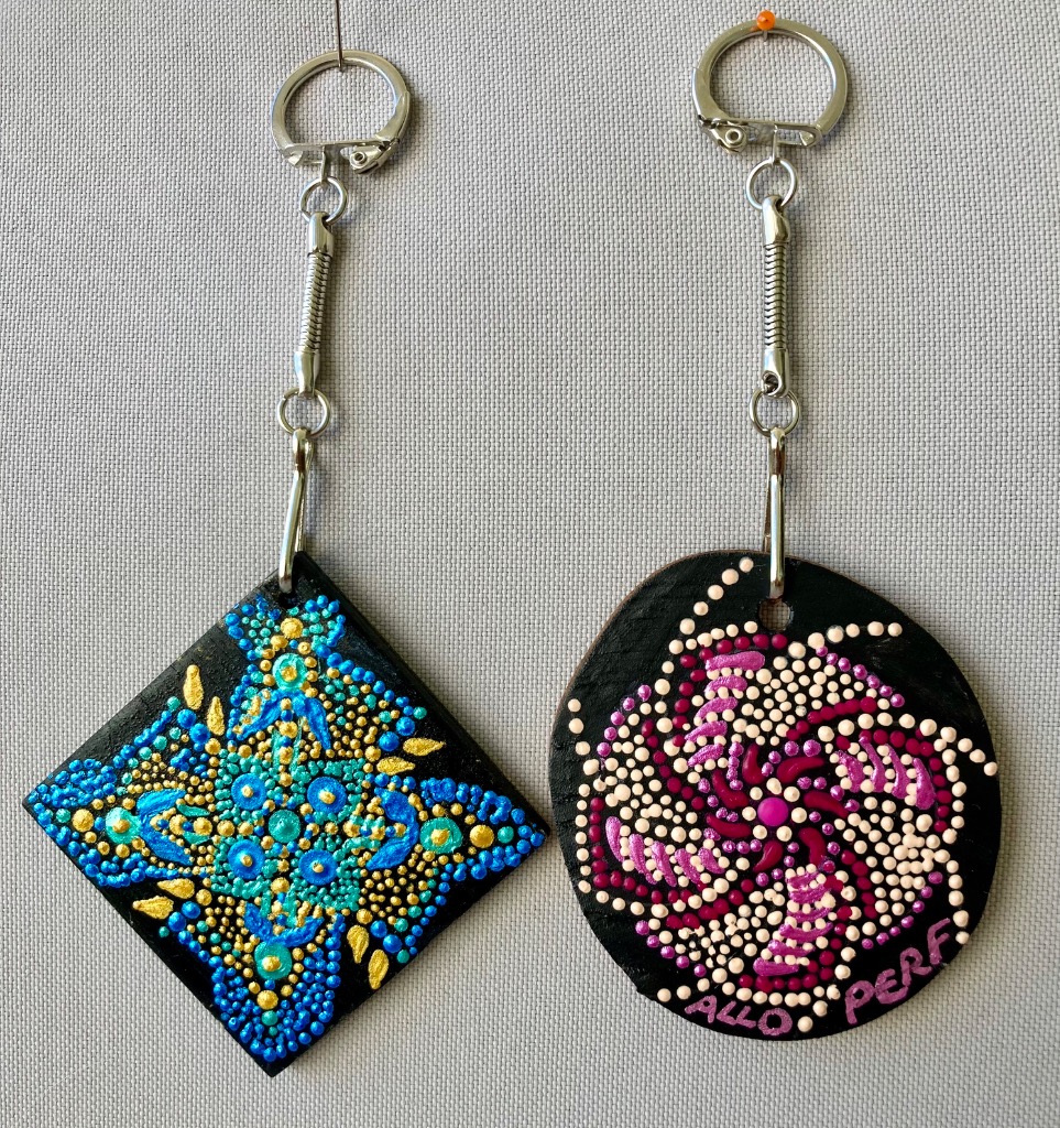 illustration Atelier de peinture sur porte-clefs en bois de cannelle
