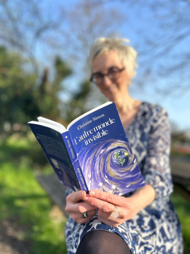 illustration L'autre monde invisible, le nouveau roman de Christine Simon