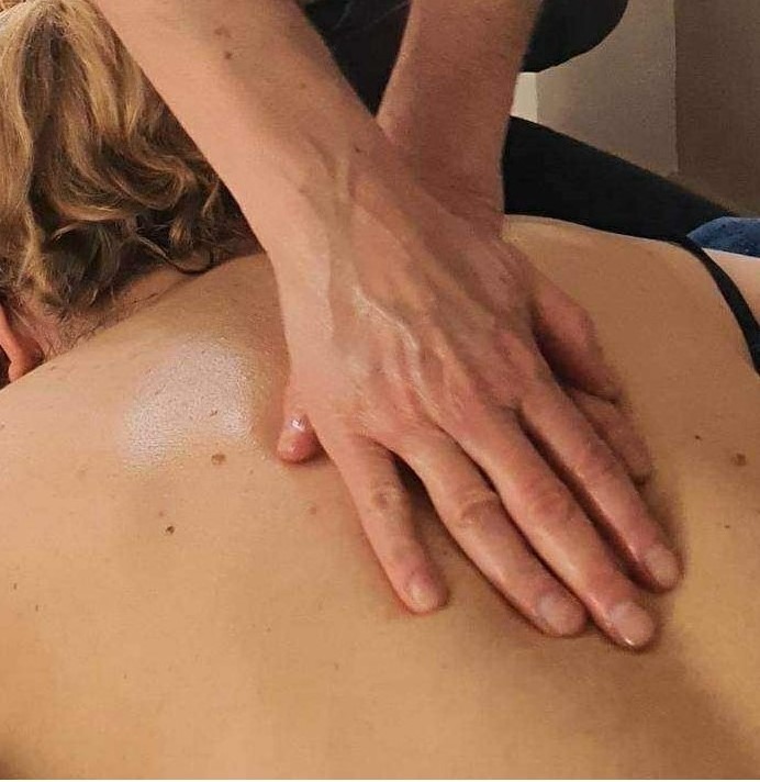 illustration Massage AYURVEDIQUE DOS SARVA PRANA